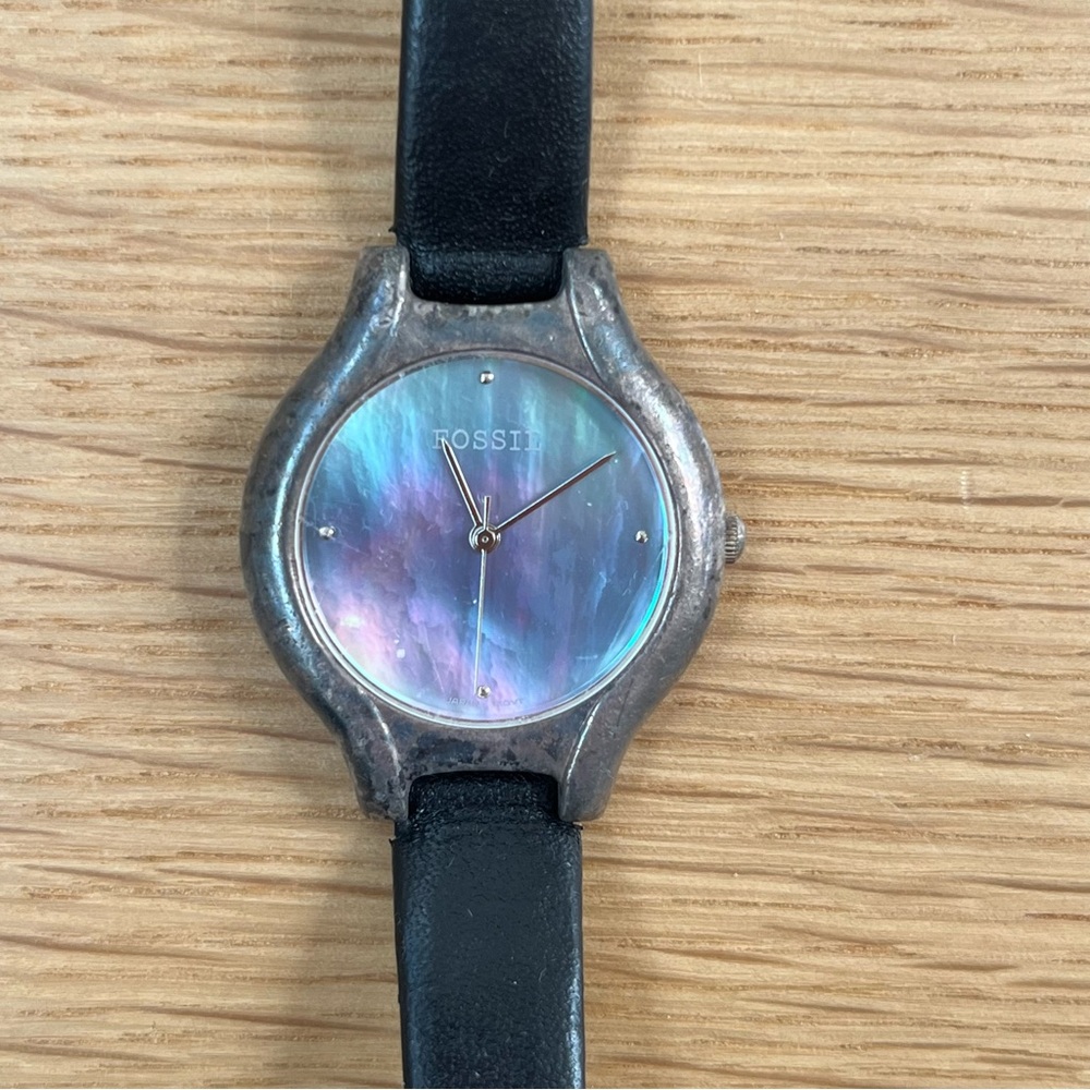 Fossil World Vintage Mother Of Pearl Iridescent Watch Black Band NOT WORKING